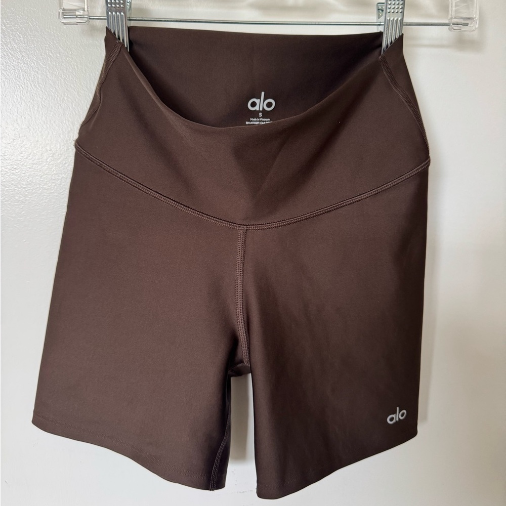 ALO 5” airlift Yoga energy short espresso